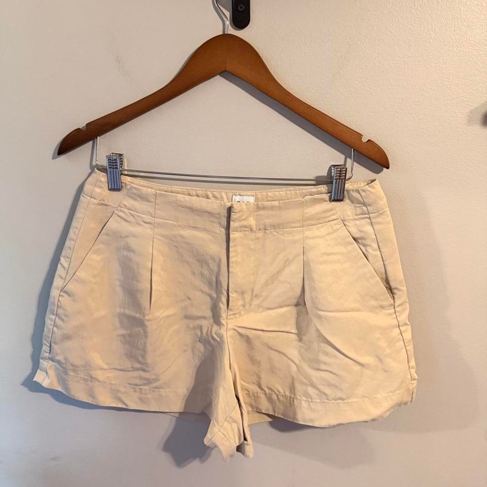 Gap khaki soft suit shorts 5 in inseam